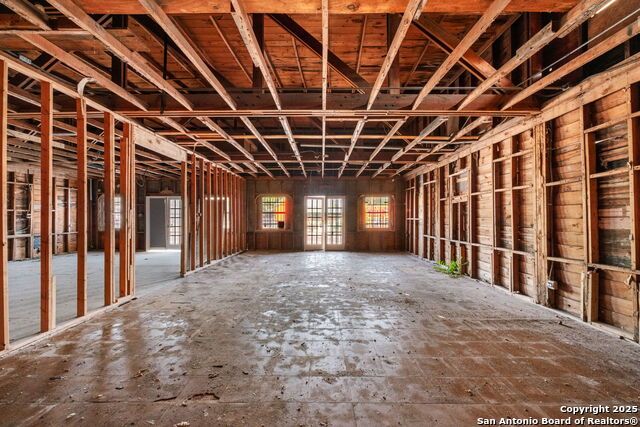 2219 S Flores Property Photo 16