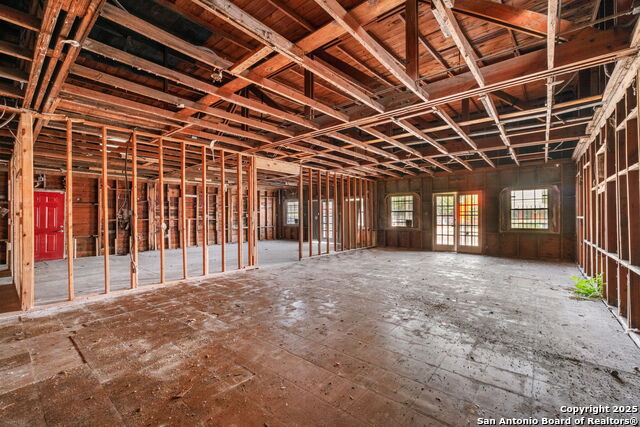 2219 S Flores Property Photo 17