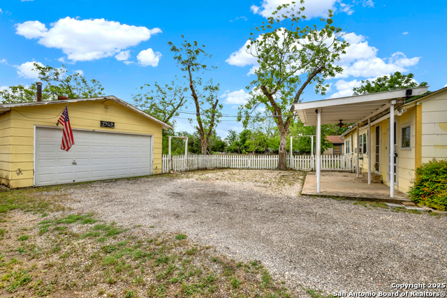 1959 Gruene Property Photo 17