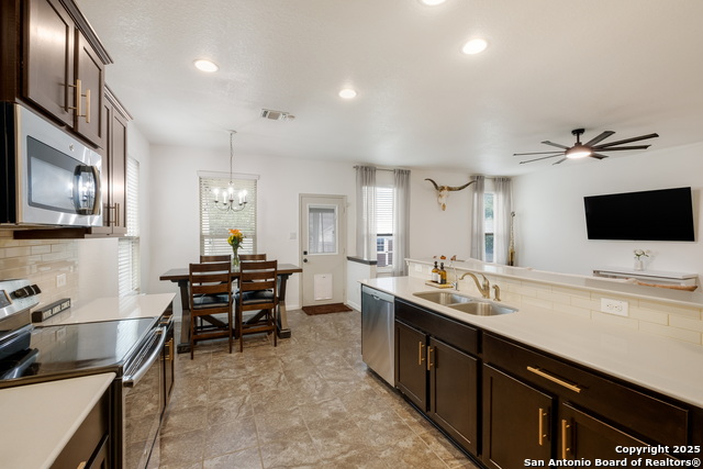 2097 Castleberry Ridge Property Photo 12