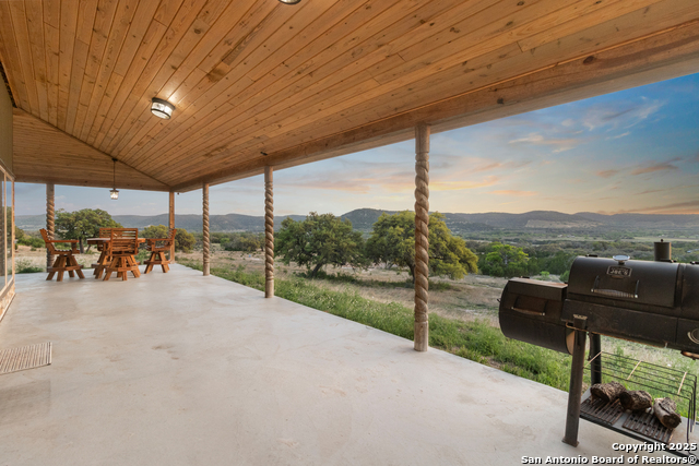 288 Rocky Creek Property Photo 3