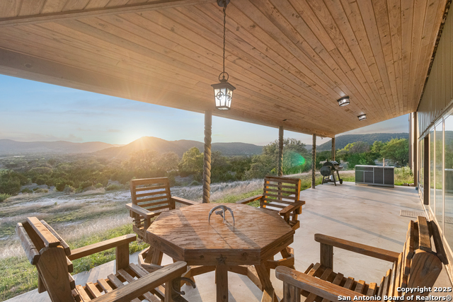 288 Rocky Creek Property Photo 7