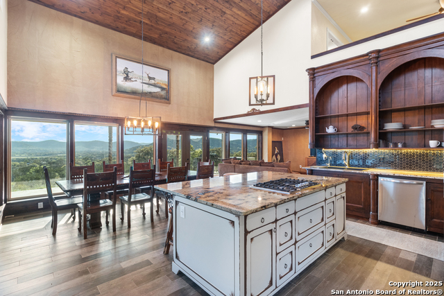 288 Rocky Creek Property Photo 16