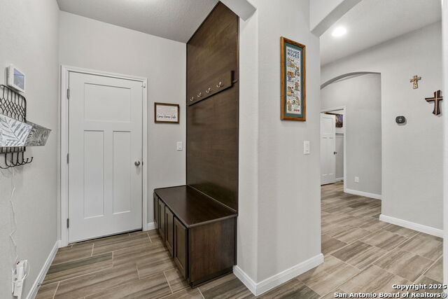 7914 Blackhawk Pass Property Photo 4