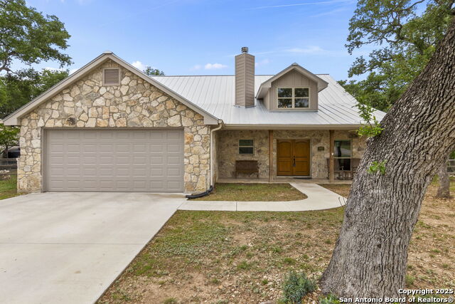 445 Settlers Ln Property Photo 3