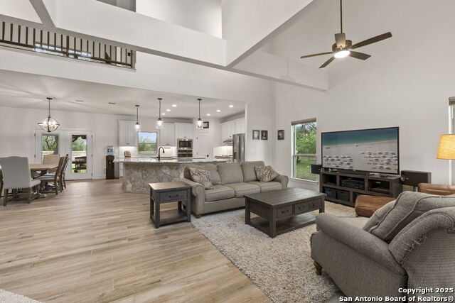 445 Settlers Ln Property Photo 4