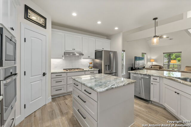 445 Settlers Ln Property Photo 11