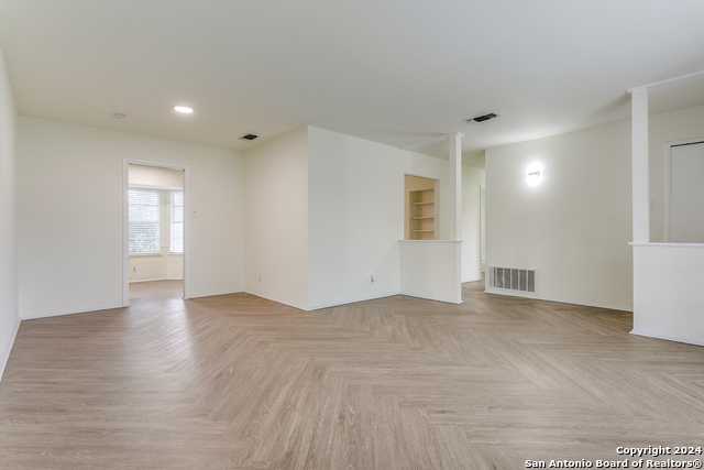 7442 Castle Trail Dr Property Photo 6