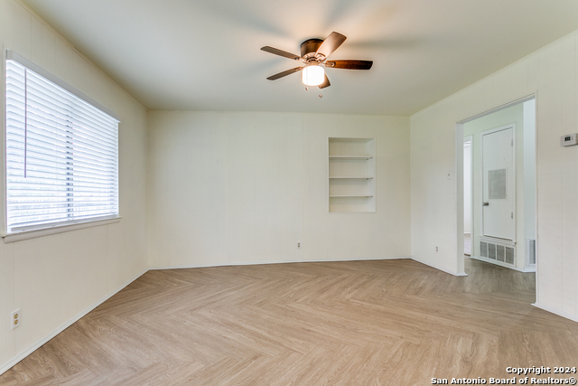 7442 Castle Trail Dr Property Photo 10