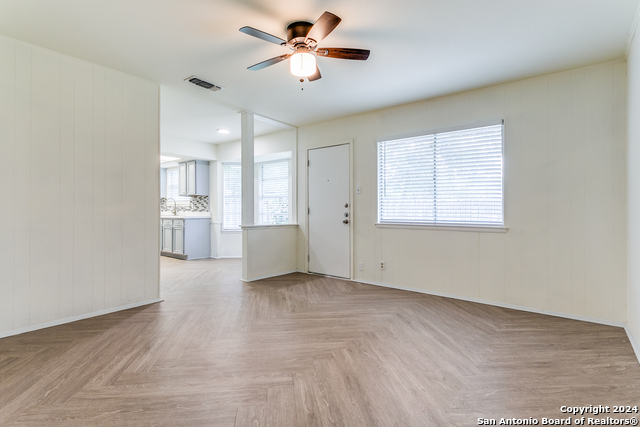 7442 Castle Trail Dr Property Photo 11