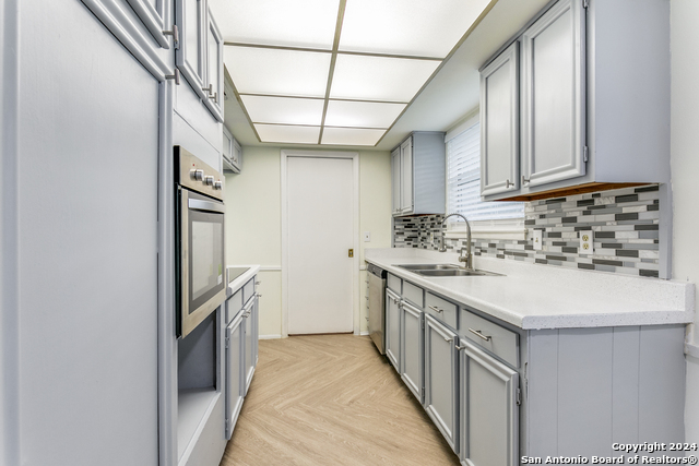 7442 Castle Trail Dr Property Photo 12