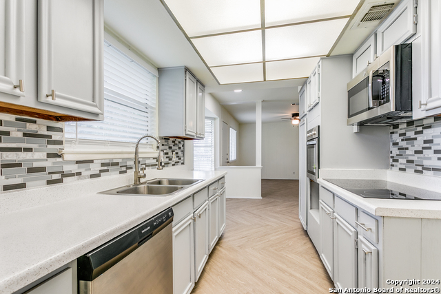 7442 Castle Trail Dr Property Photo 13