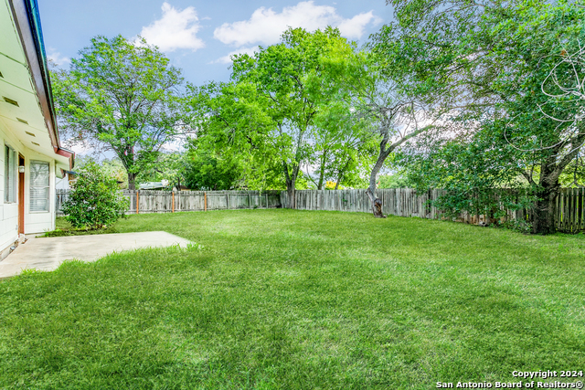 7442 Castle Trail Dr Property Photo 23
