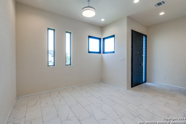 2638 E Commerce St Property Photo 10