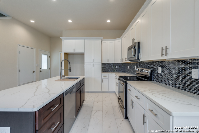 2638 E Commerce St Property Photo 14