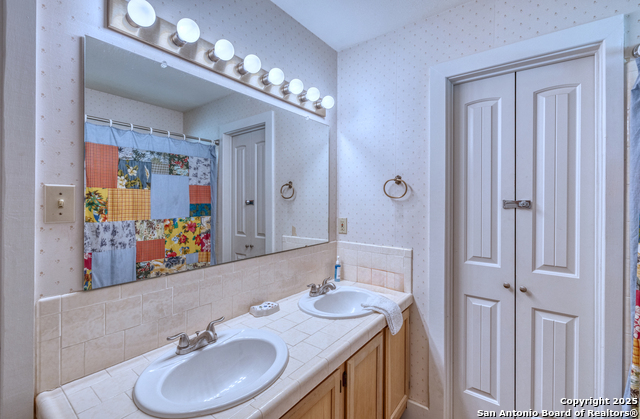 270 Robinson Property Photo 34