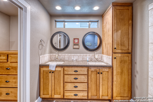 270 Robinson Property Photo 35