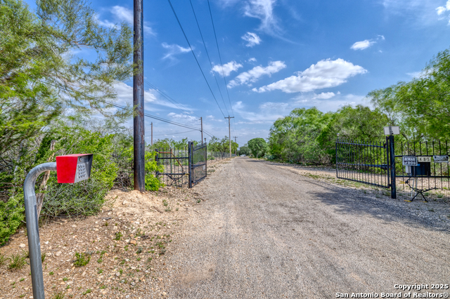 433 Mills Ln Property Photo 1