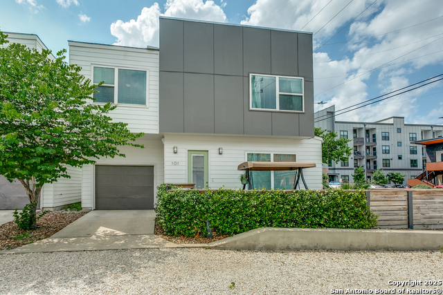 232 E Cevallos