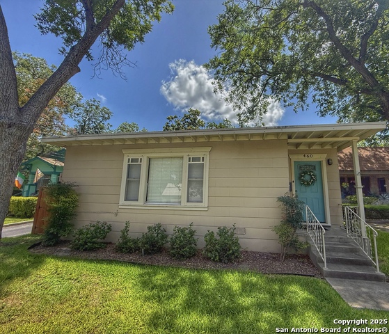 460 Comal Ave Property Photo 1