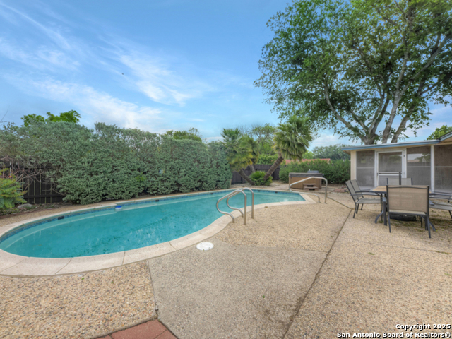 121 Meadow Property Photo 2