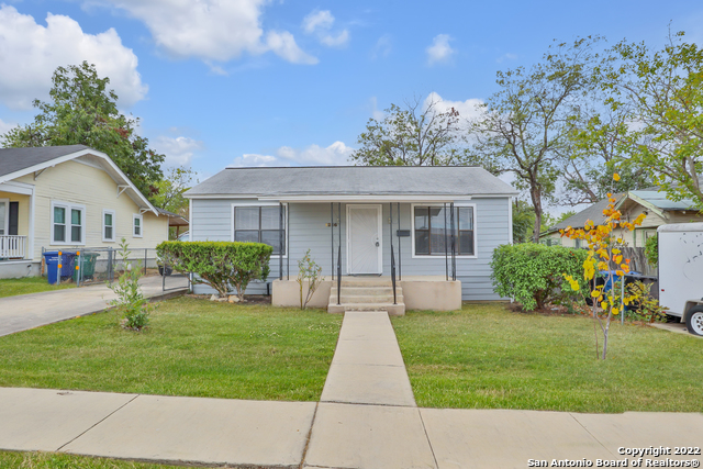 1216 W Craig Pl Property Photo 1