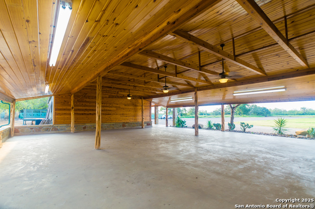 20250 Interstate 35 S Property Photo 3