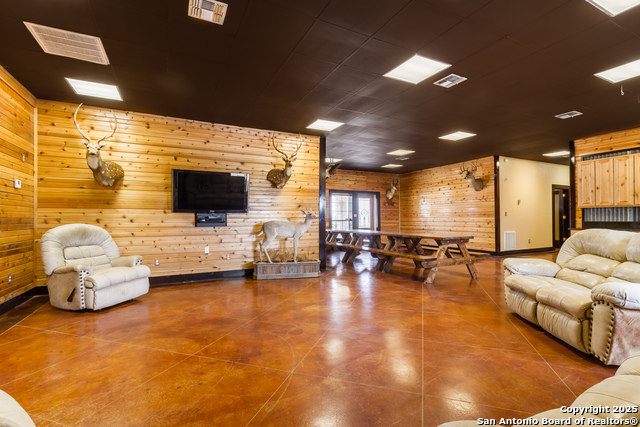 20250 Interstate 35 S Property Photo 15