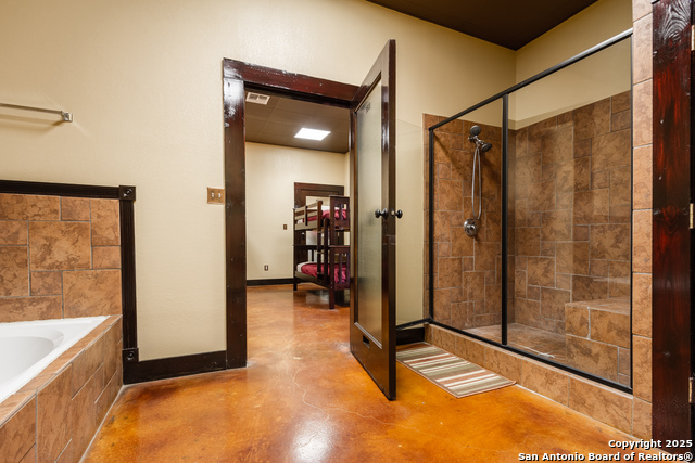 20250 Interstate 35 S Property Photo 18
