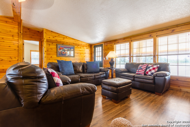 20250 Interstate 35 S Property Photo 37