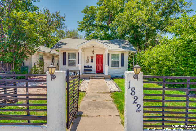 1822 W Woodlawn Property Photo 1