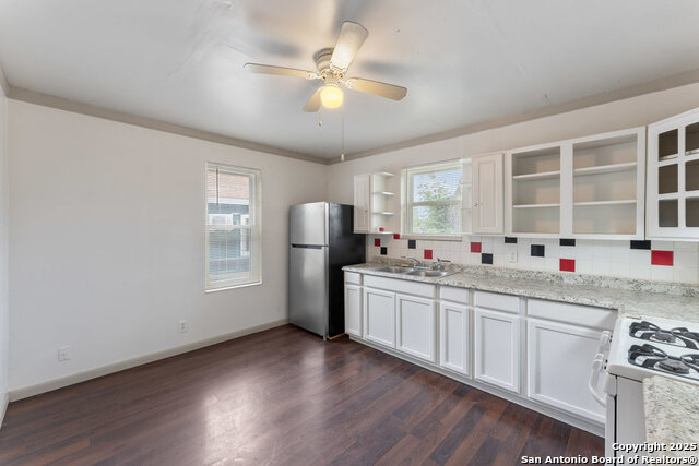 2111 Cincinnati Property Photo 11