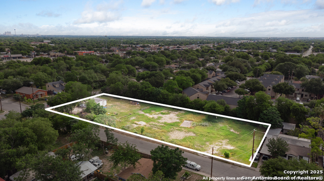 1034 Grosvenor Blvd Property Photo 1