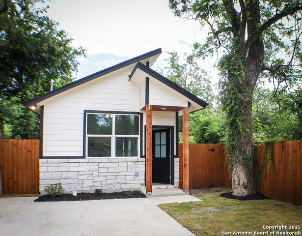 715 Ripford Property Photo