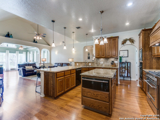 6840 S Loop 1604 Property Photo 14