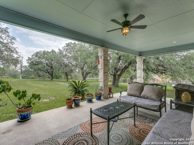 6840 S Loop 1604 Property Photo 29
