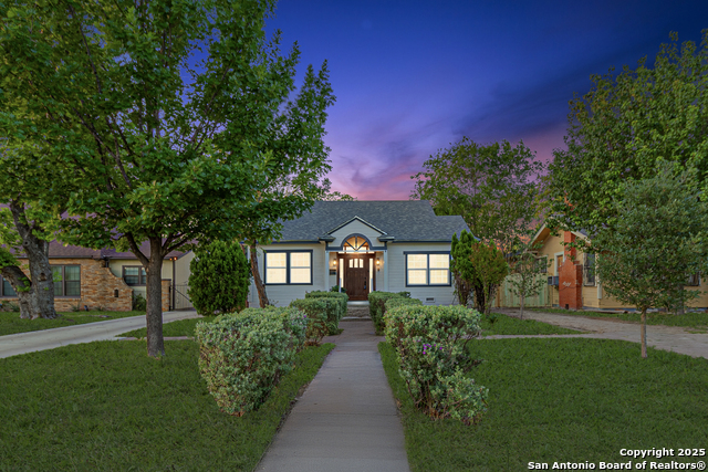 1641 W Huisache Property Photo 1