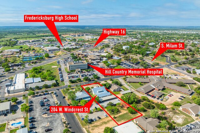 204 W Windcrest Drive Property Photo 2