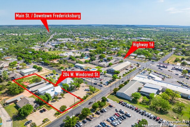 204 W Windcrest Drive Property Photo 3