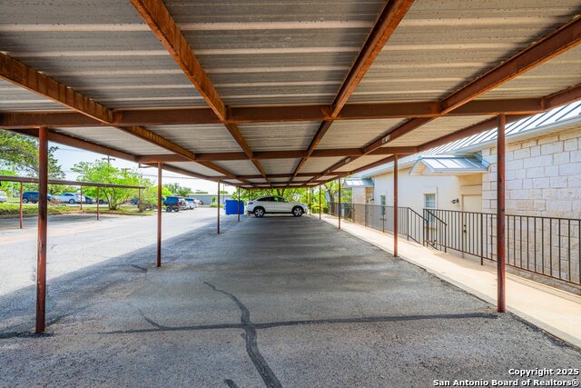 204 W Windcrest Drive Property Photo 9