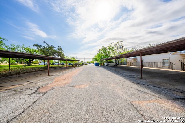 204 W Windcrest Drive Property Photo 10