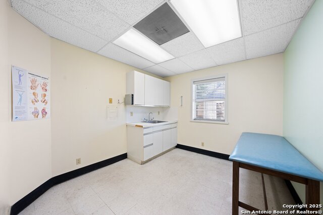 204 W Windcrest Drive Property Photo 16