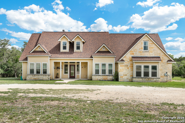 201 Oak Ridge Property Photo 1