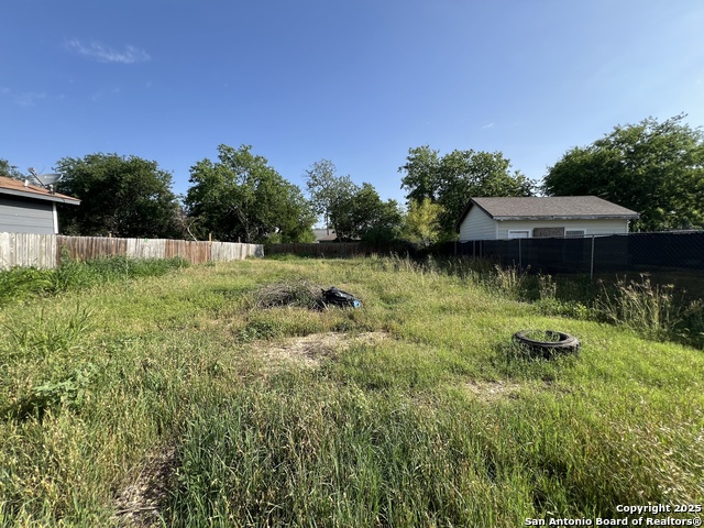 117 Ardmore St Property Photo 4