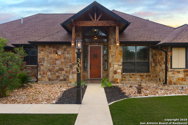 303 Schneider St Property Photo 1