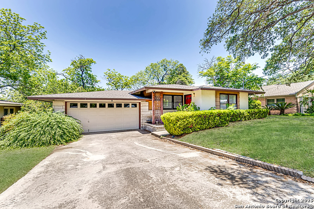 2027 Edgehill Dr. Property Photo 1