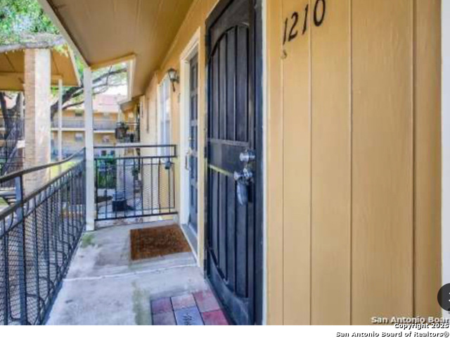 923 Vance Jackson Rd Property Photo 1