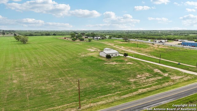 12885 La Vernia Rd Property Photo 10