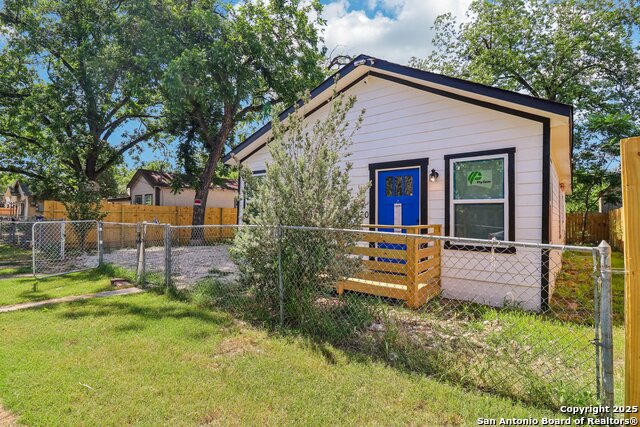 2120 San Fernando Property Photo 1