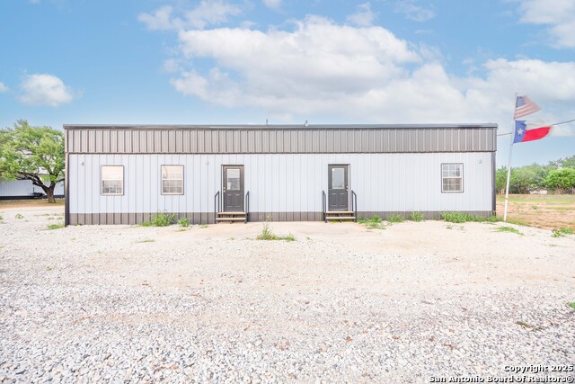 3215 Zanderson Ave Property Photo